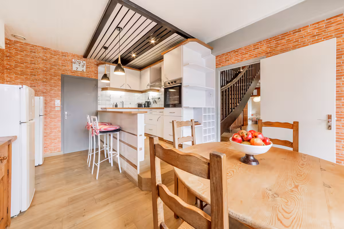 Cuisine ouverte et coin repas